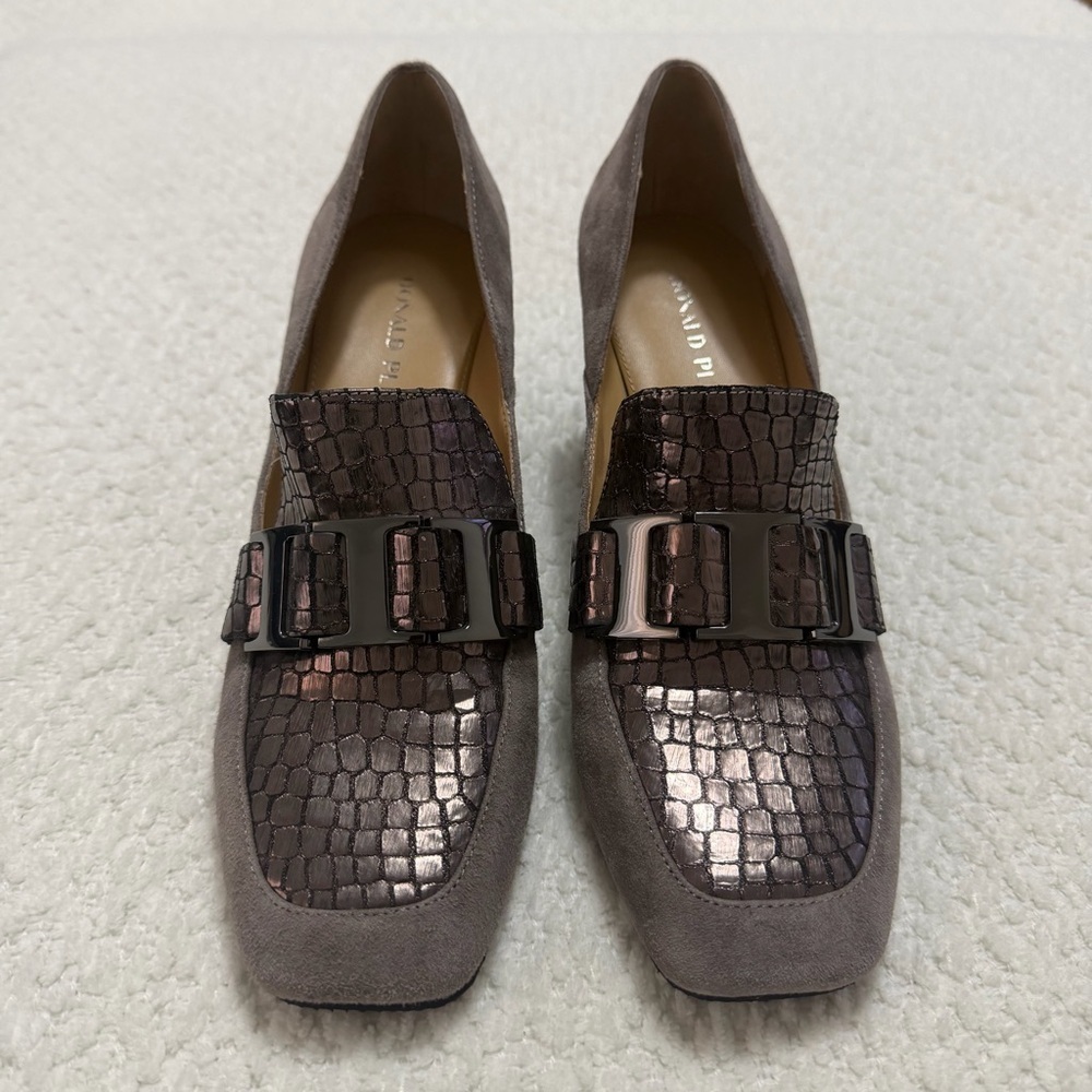 Donald Pliner Caresse Loafer Pump Block Heels Metallic Grey Women’s Size 9.5 - Picture 3 of 8